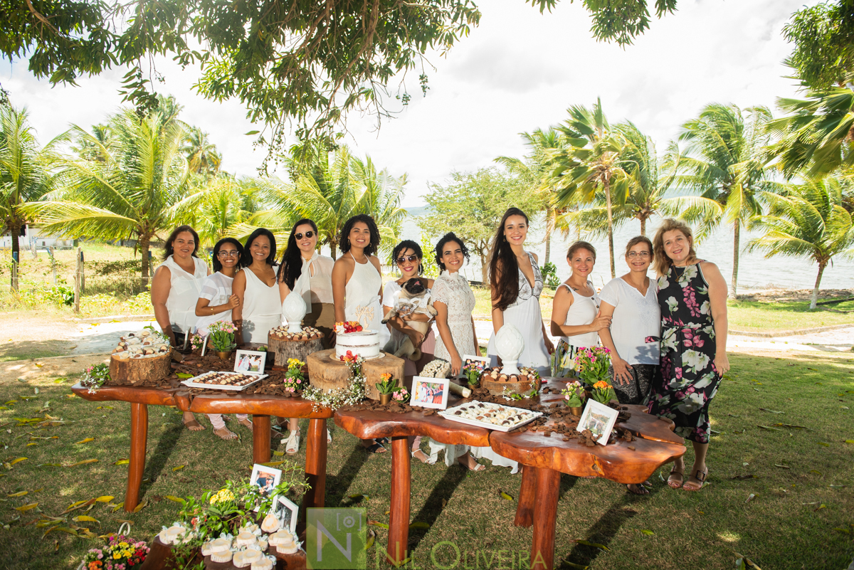 Local: @euquerosossego 
Vestido: @dita.oficial
Buquê: @cetin.acessoriosdenoiva
Bolo e doces: @brigadeiro.e.cia
Decoração e lembrancinhas : @ateliecriarte_