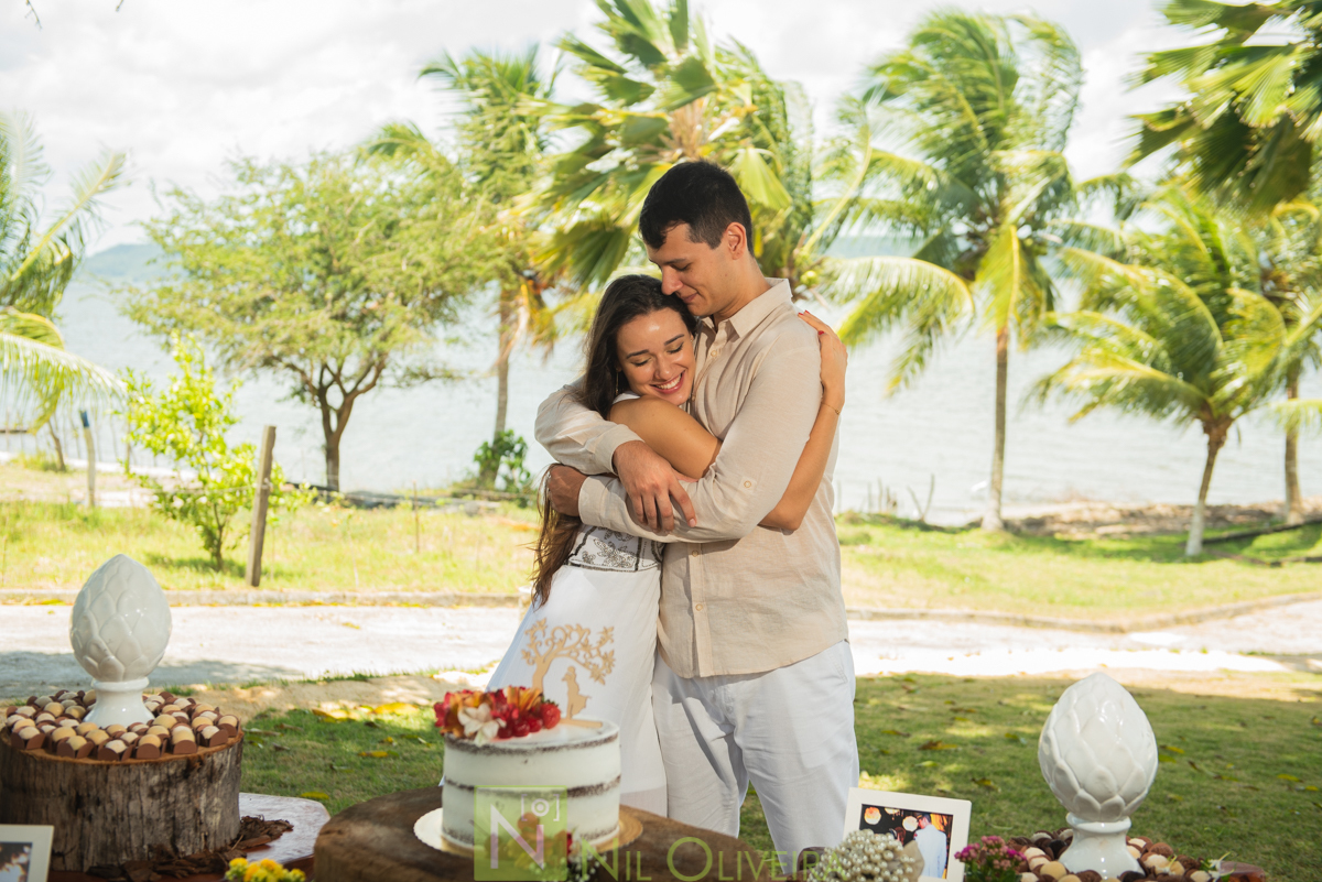 Local: @euquerosossego 
Vestido: @dita.oficial
Buquê: @cetin.acessoriosdenoiva
Bolo e doces: @brigadeiro.e.cia
Decoração e lembrancinhas : @ateliecriarte_