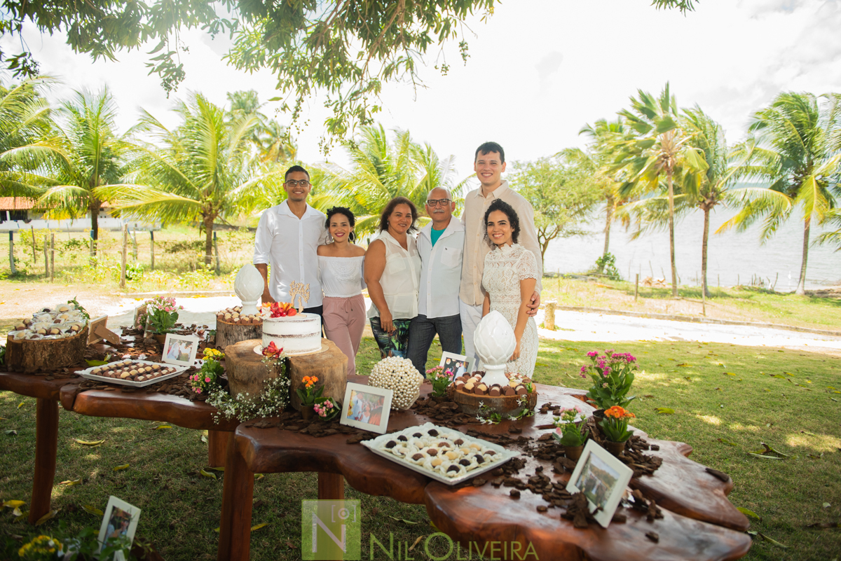 Local: @euquerosossego 
Vestido: @dita.oficial
Buquê: @cetin.acessoriosdenoiva
Bolo e doces: @brigadeiro.e.cia
Decoração e lembrancinhas : @ateliecriarte_