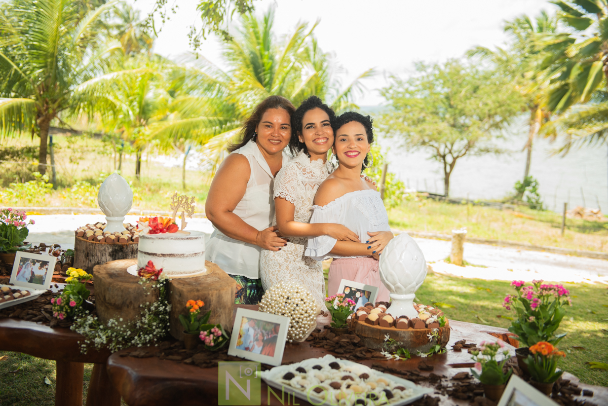 Local: @euquerosossego 
Vestido: @dita.oficial
Buquê: @cetin.acessoriosdenoiva
Bolo e doces: @brigadeiro.e.cia
Decoração e lembrancinhas : @ateliecriarte_