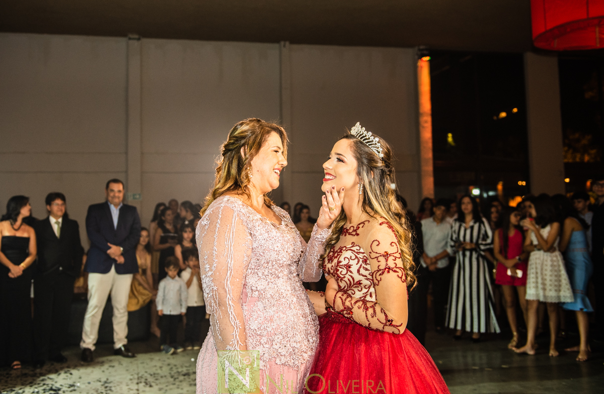 Fotógrafo de 15 anos Maceió Alagoas, Salão de festas Chez marie, BuffetChez marie, Tranças da Leticia, Decorador Rastellis Eventos, Palco, som e iluminação: P2 Áudio visual, Seguranças: Sr. Ferreira, Letras luminosas: Reled Maceió, Bebidas: Jambo Bebidas