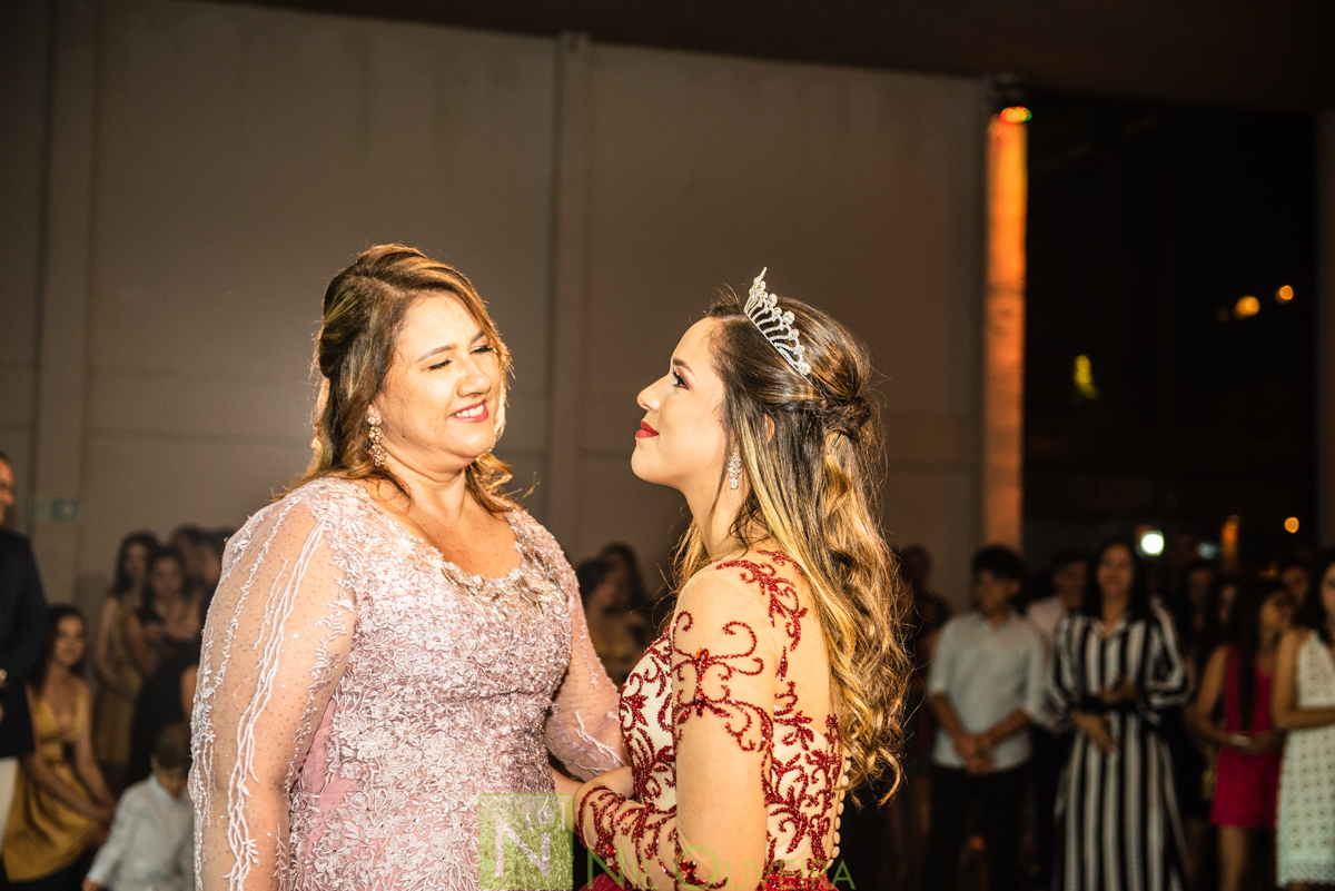 Fotógrafo de 15 anos Maceió Alagoas, Salão de festas Chez marie, BuffetChez marie, Tranças da Leticia, Decorador Rastellis Eventos, Palco, som e iluminação: P2 Áudio visual, Seguranças: Sr. Ferreira, Letras luminosas: Reled Maceió, Bebidas: Jambo Bebidas