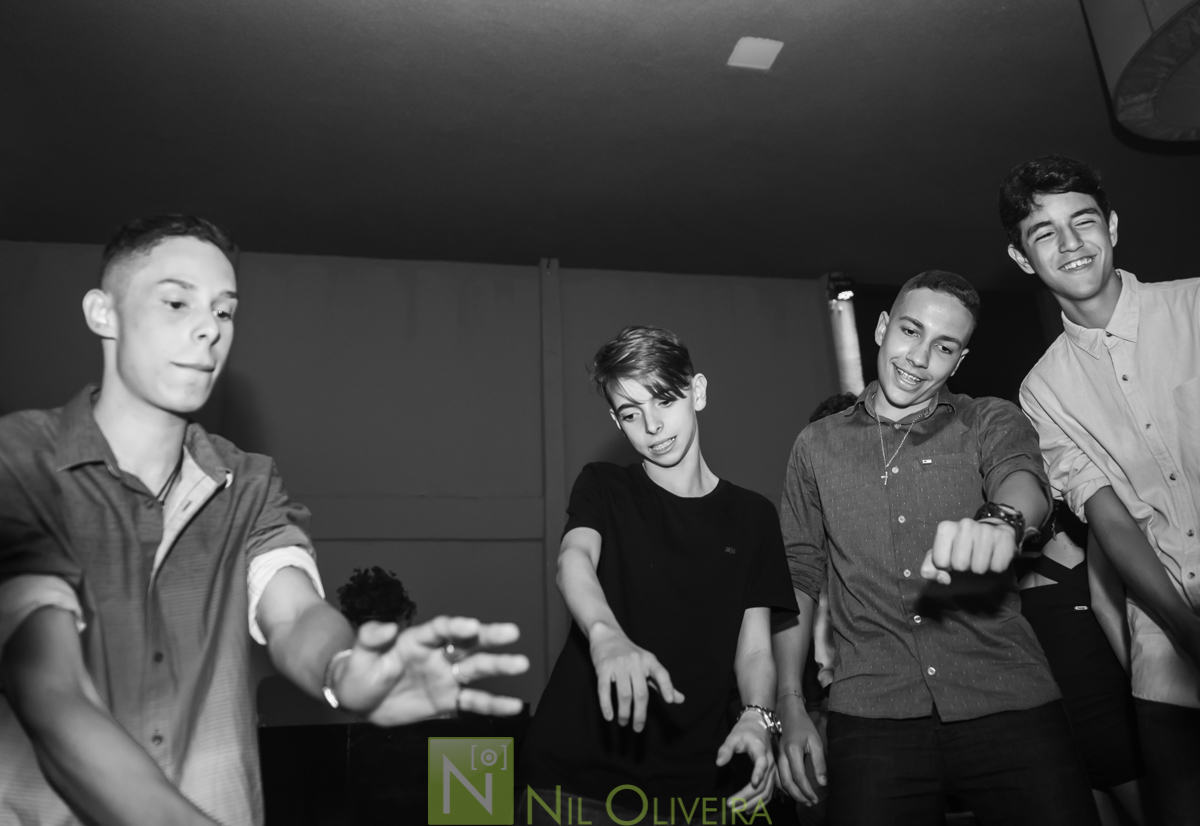 Fotógrafo de 15 anos Maceió Alagoas, Salão de festas Chez marie, BuffetChez marie, Tranças da Leticia, Decorador Rastellis Eventos, Palco, som e iluminação: P2 Áudio visual, Seguranças: Sr. Ferreira, Letras luminosas: Reled Maceió, Bebidas: Jambo Bebidas