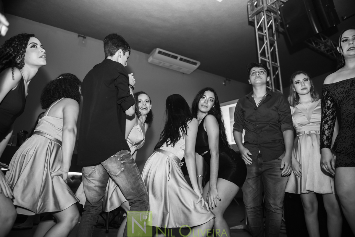 Fotógrafo de 15 anos Maceió Alagoas, Salão de festas Chez marie, BuffetChez marie, Tranças da Leticia, Decorador Rastellis Eventos, Palco, som e iluminação: P2 Áudio visual, Seguranças: Sr. Ferreira, Letras luminosas: Reled Maceió, Bebidas: Jambo Bebidas