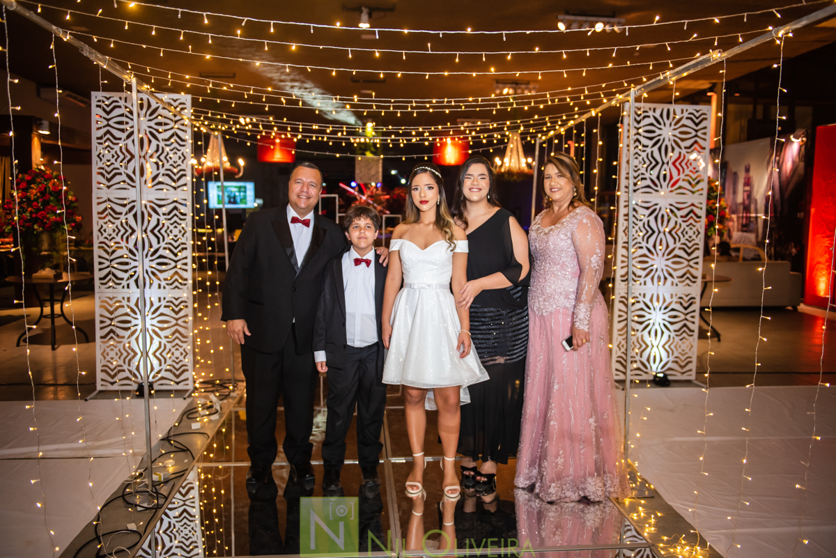 Fotógrafo de 15 anos Maceió Alagoas, Salão de festas Chez marie, BuffetChez marie, Tranças da Leticia, Decorador Rastellis Eventos, Palco, som e iluminação: P2 Áudio visual, Seguranças: Sr. Ferreira, Letras luminosas: Reled Maceió, Bebidas: Jambo Bebidas