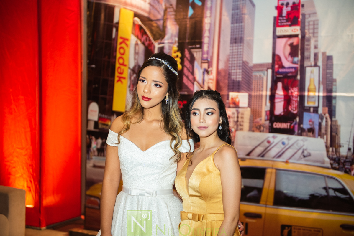 Fotógrafo de 15 anos Maceió Alagoas, Salão de festas Chez marie, BuffetChez marie, Tranças da Leticia, Decorador Rastellis Eventos, Palco, som e iluminação: P2 Áudio visual, Seguranças: Sr. Ferreira, Letras luminosas: Reled Maceió, Bebidas: Jambo Bebidas