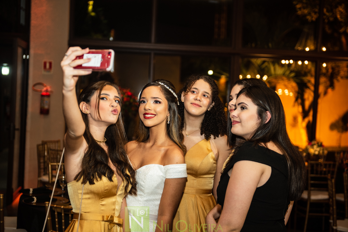 Fotógrafo de 15 anos Maceió Alagoas, Salão de festas Chez marie, BuffetChez marie, Tranças da Leticia, Decorador Rastellis Eventos, Palco, som e iluminação: P2 Áudio visual, Seguranças: Sr. Ferreira, Letras luminosas: Reled Maceió, Bebidas: Jambo Bebidas