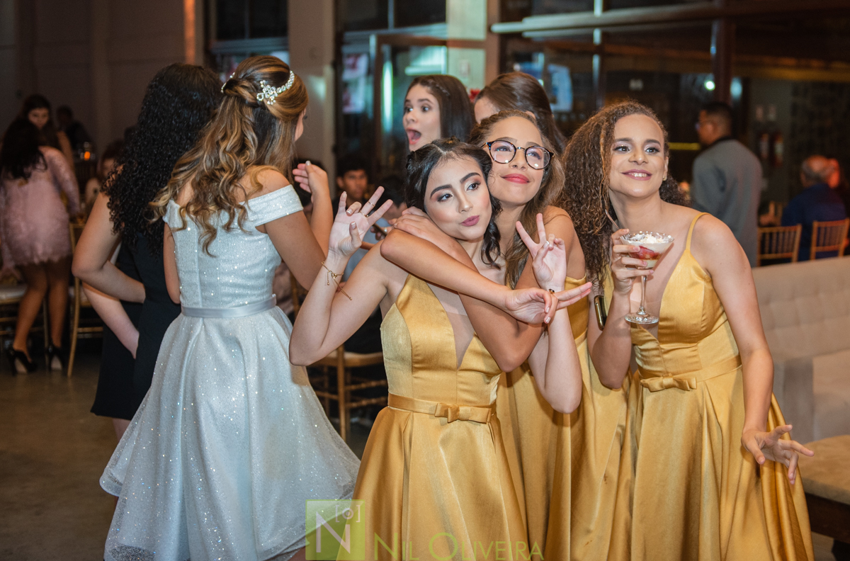 Fotógrafo de 15 anos Maceió Alagoas, Salão de festas Chez marie, BuffetChez marie, Tranças da Leticia, Decorador Rastellis Eventos, Palco, som e iluminação: P2 Áudio visual, Seguranças: Sr. Ferreira, Letras luminosas: Reled Maceió, Bebidas: Jambo Bebidas