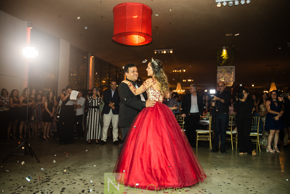 Fotógrafo de 15 anos Maceió Alagoas, Salão de festas Chez marie, BuffetChez marie, Tranças da Leticia, Decorador Rastellis Eventos, Palco, som e iluminação: P2 Áudio visual, Seguranças: Sr. Ferreira, Letras luminosas: Reled Maceió, Bebidas: Jambo Bebidas