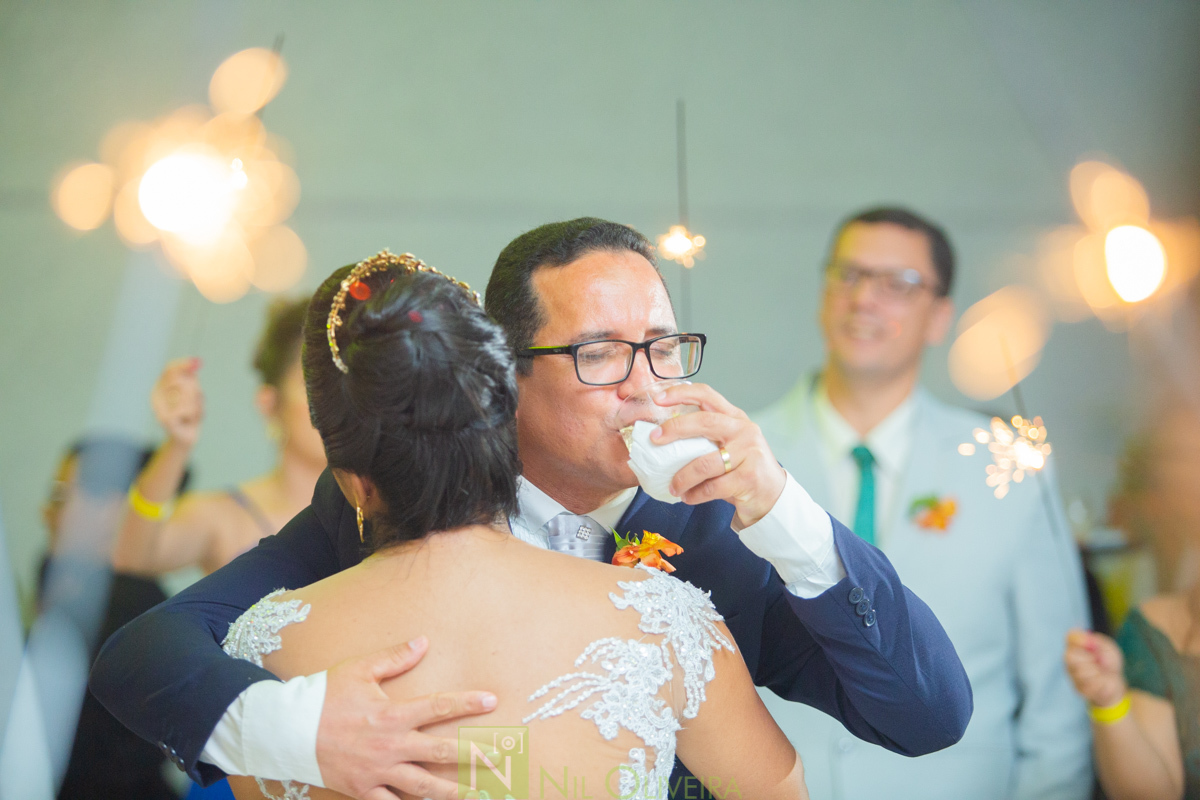 Fotógrafo de casamento Maceió, Le Jardin Recepções, Decoração Le Jardin Recepções, Espelho mágico: Picturef Fun, Vestido: Arrazo Noivas, Unhas: Neta Melo Studio, Cantor: Pitú o Rei da Farra, Cabelo e make: Michelle Almeida