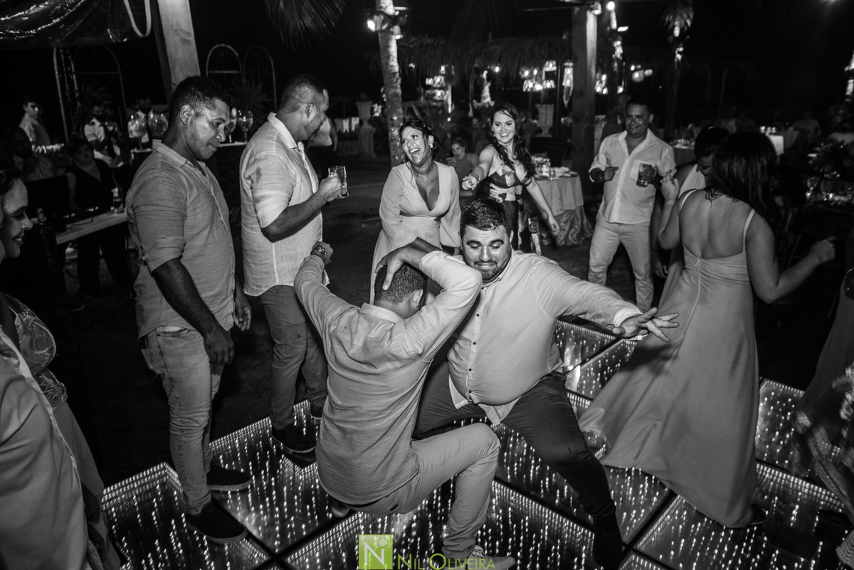 Fotógrafo de casamento Maceió, Cerimônia e Recepção: Villa Del Mare “Alagoas”
, Alex lima Decor, Ac2 Assessoria e Cerimonial, Cabelo e make up: Praquê Salão
, Vestido da Noiva Arrazo noivas, Villa Del Mare “Alagoas, Leve Amor Music, Nathan Santos Cake
