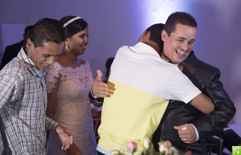 casamento-maceio-alagoas-salão-reviver-maceió-cassia-e-julio
Cerimonia-Igreja-do-Evangelho-Quadrangular-Decoração-Aline-Chaves-Iluminação-Cênica-Fusion-Cerimonial-Menina-Festas-Bolo-Vânia-Miranda-Salão-de-Festas-Reviver-Cabelo-Roberto-Lyra-Make-Dayse-Lima