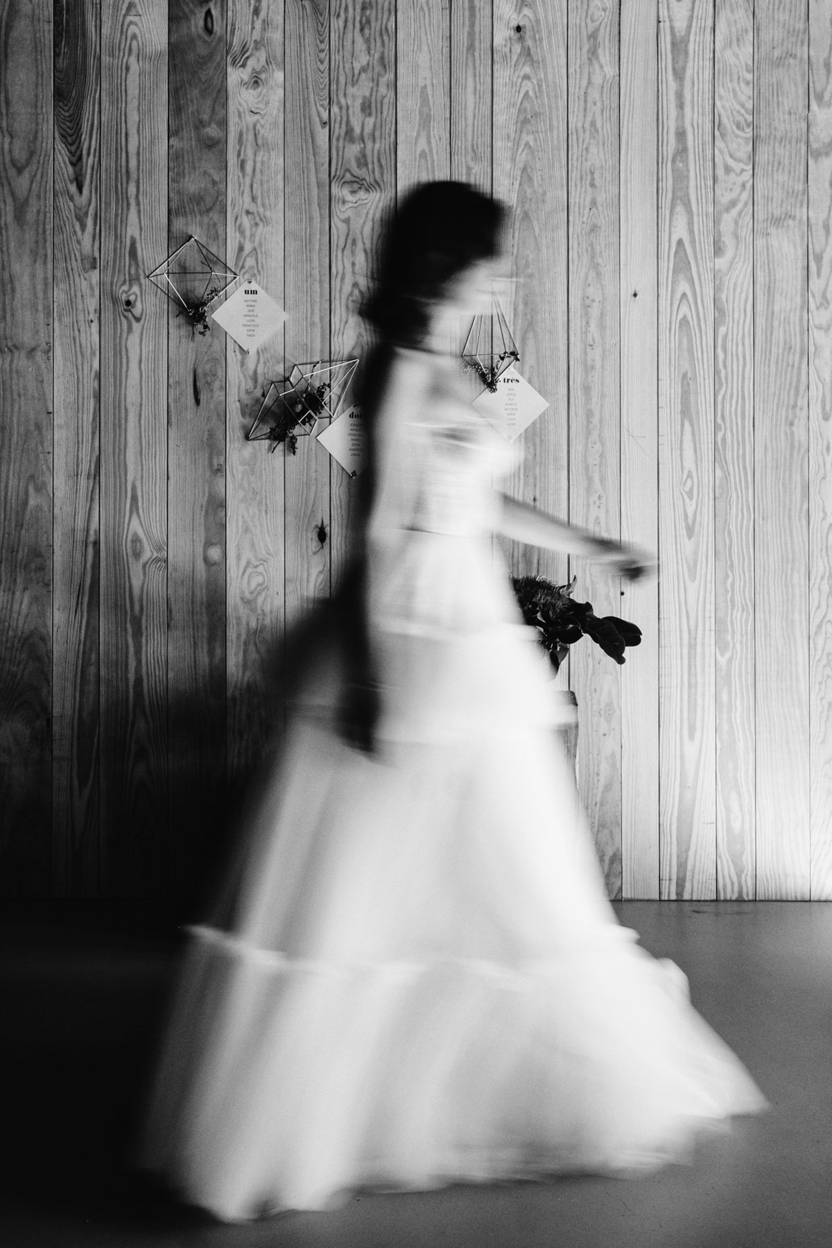 fotografias da noiva a preto e branco; casamento na Quinta do Avesso