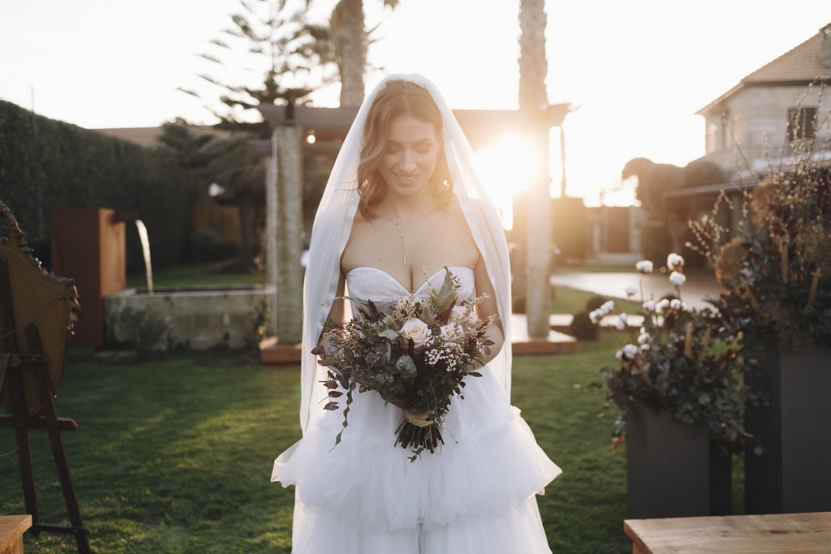 noiva a chegar ao altar