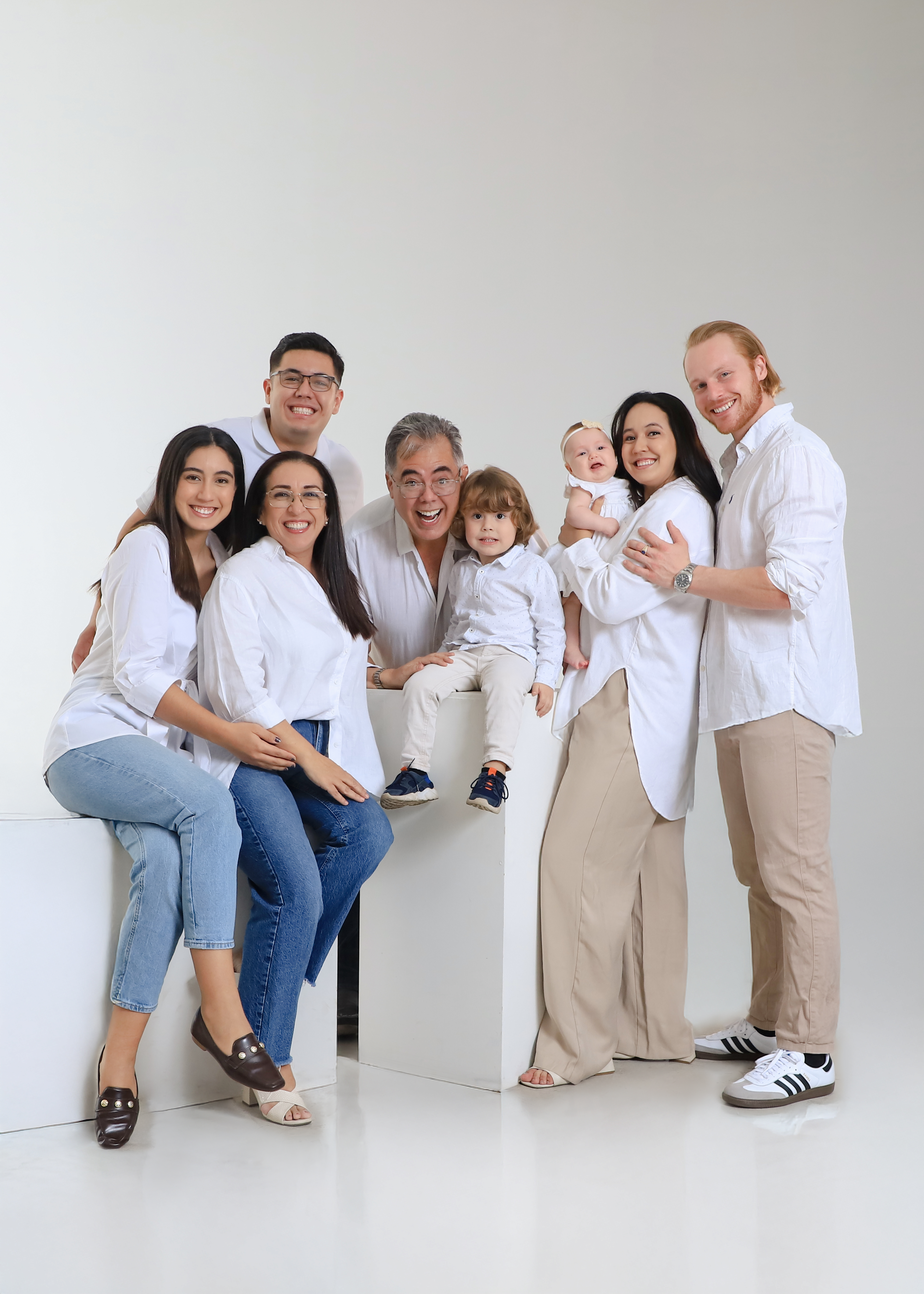 Acerca de Creacion  corporacion fotografia - los mejores fotógrafos de Bolivia, bodas, boudoir,  quince años, familiares  en Santa Cruz
