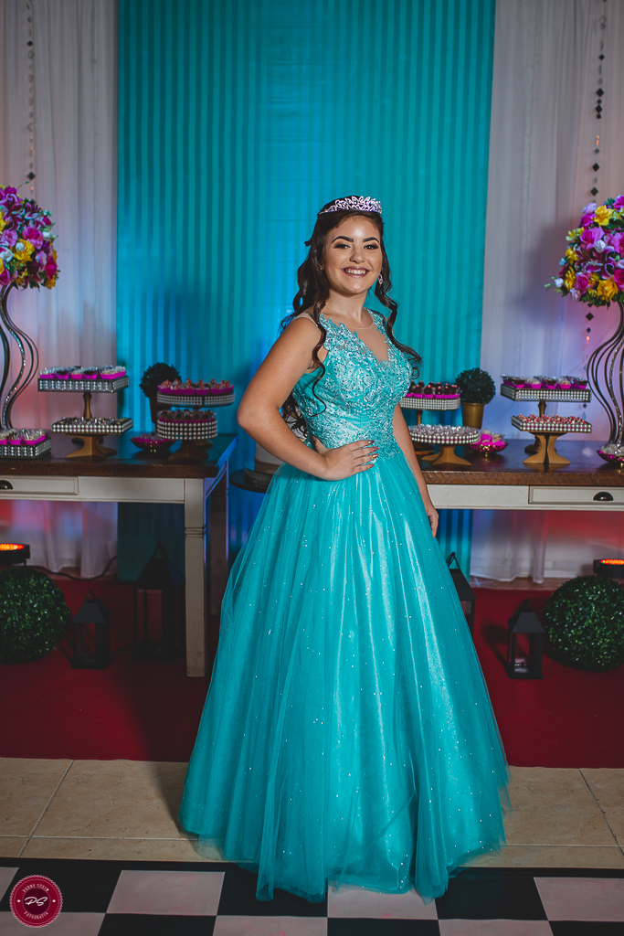 fotografia de 15 anos da Gabi realizado no Espaço Souza em Gravataí