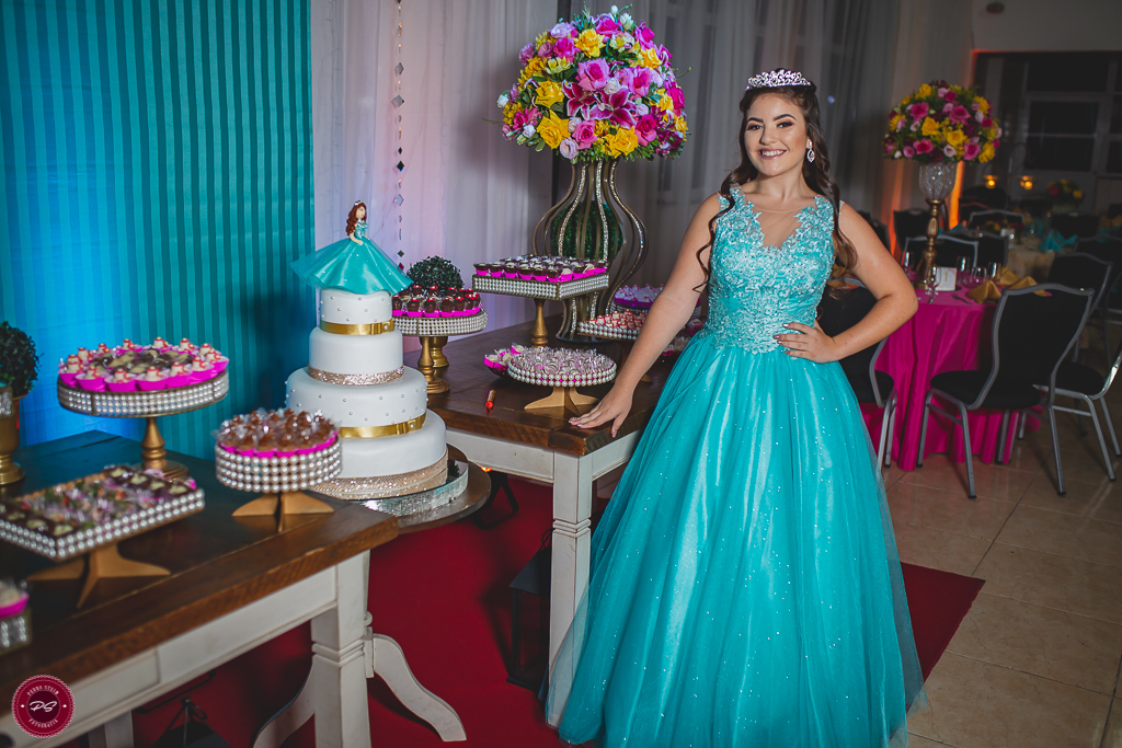 fotografia de 15 anos da Gabi realizado no Espaço Souza em Gravataí