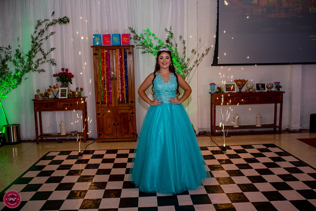 fotografia de 15 anos da Gabi realizado no Espaço Souza em Gravataí