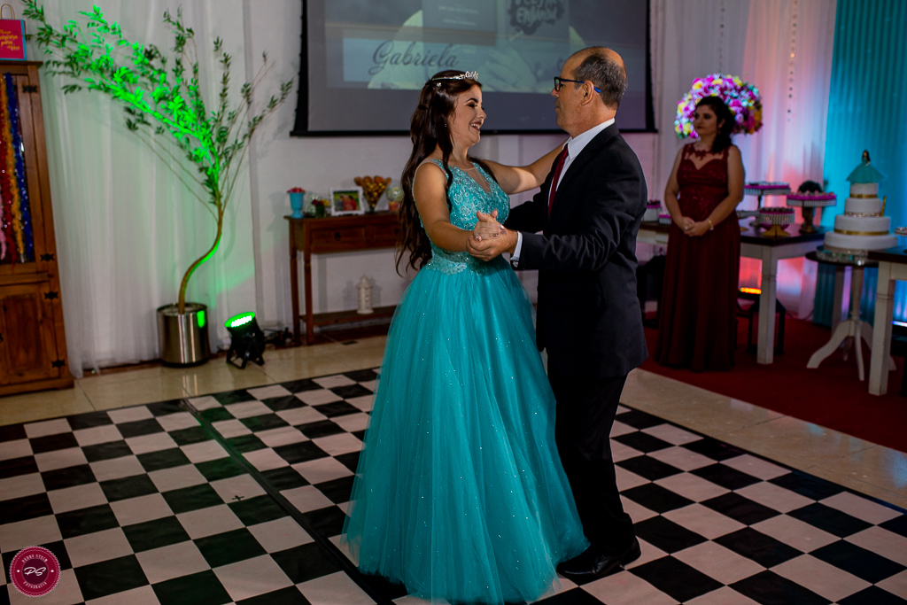 fotografia de 15 anos da Gabi realizado no Espaço Souza em Gravataí