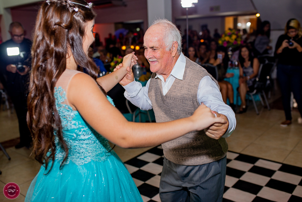 fotografia de 15 anos da Gabi realizado no Espaço Souza em Gravataí