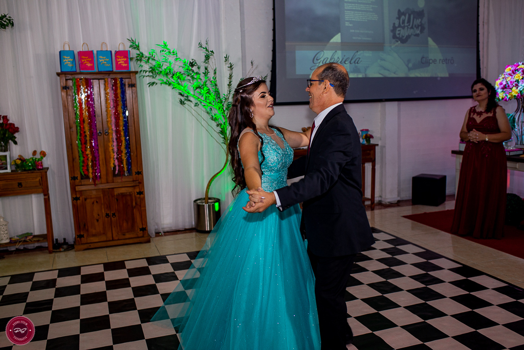 fotografia de 15 anos da Gabi realizado no Espaço Souza em Gravataí