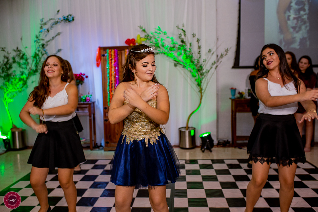 fotografia de 15 anos da Gabi realizado no Espaço Souza em Gravataí