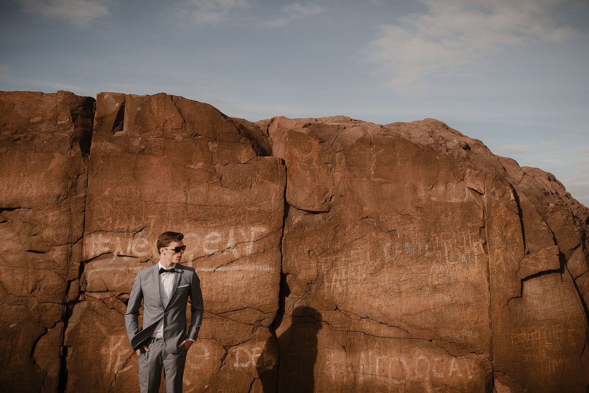 fotografo de casamento, pose do noivo mãos no bolso