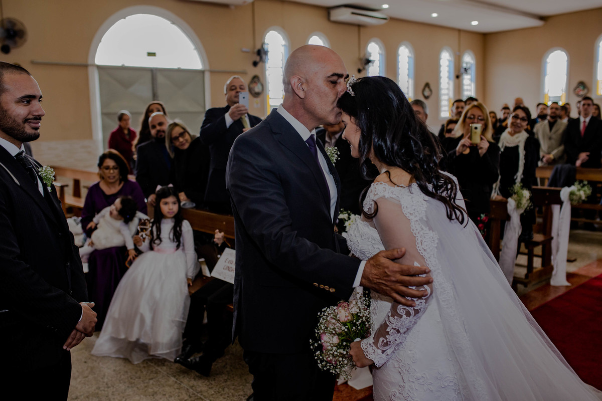 fotografo de casamento, beijo do pai na noiva