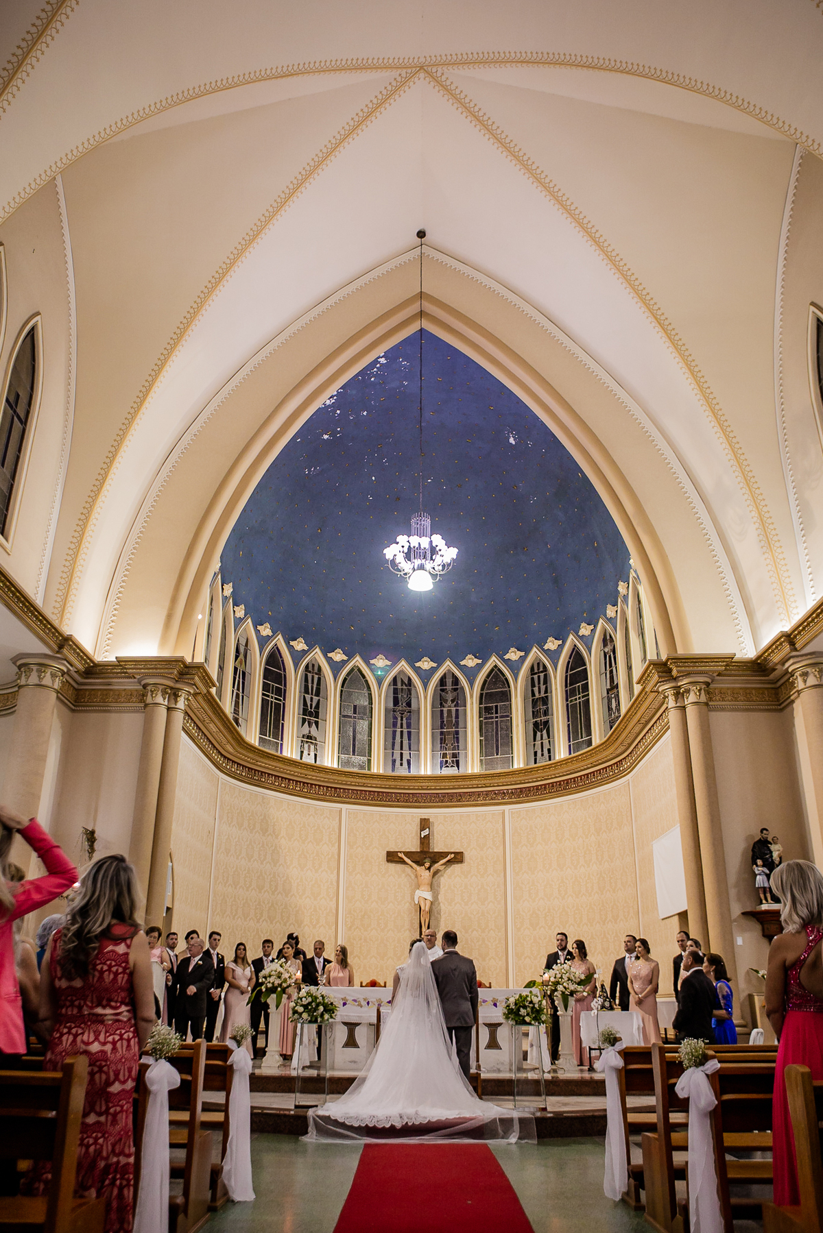 Fotografia de casamento pedro stein fotografia ampla dos noivos no altar