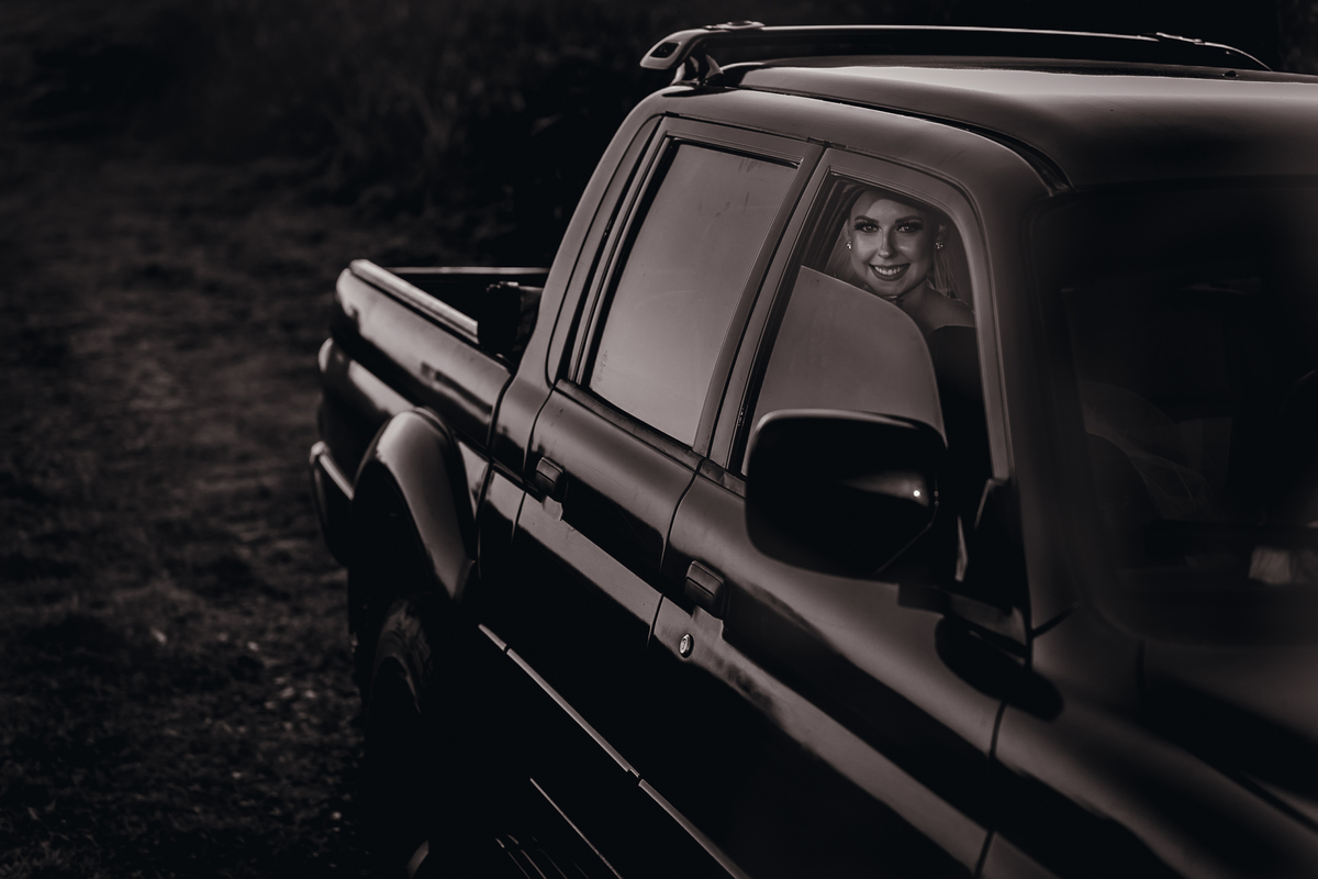 fotógrafo de casamento em cachoeirinha fotografia do carro trazendo a noiva
