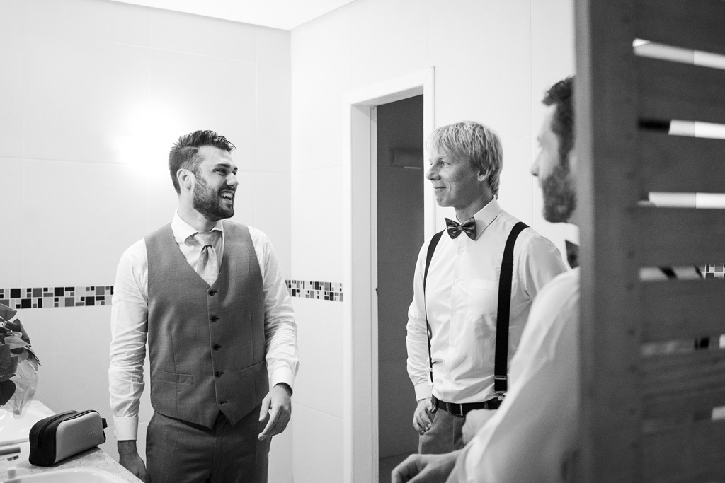 fotógrafo de casamento em porto alegre fotografia do noivo com alguns padrinhos