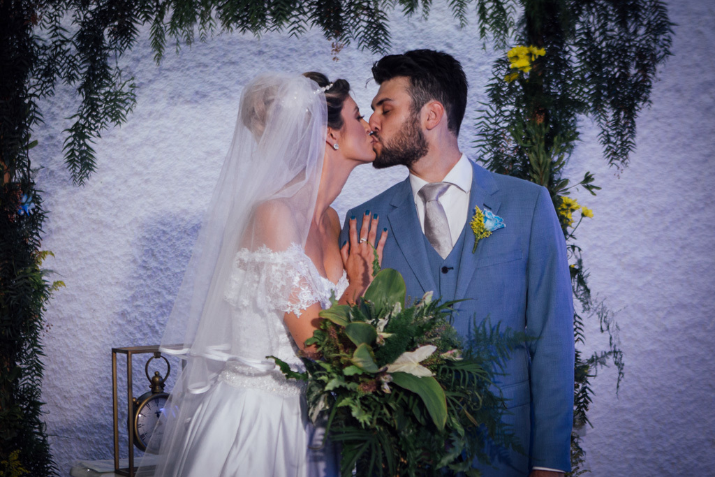 fotógrafo de casamento em porto alegre fotografia do beijo dos noivos
