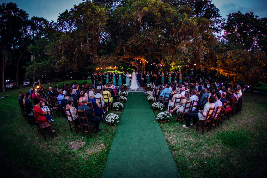 fotógrafo de casamento em cachoeirinha e porto alegre fotografia em grande angular de todo o espaço onde o casamento está acontecendo