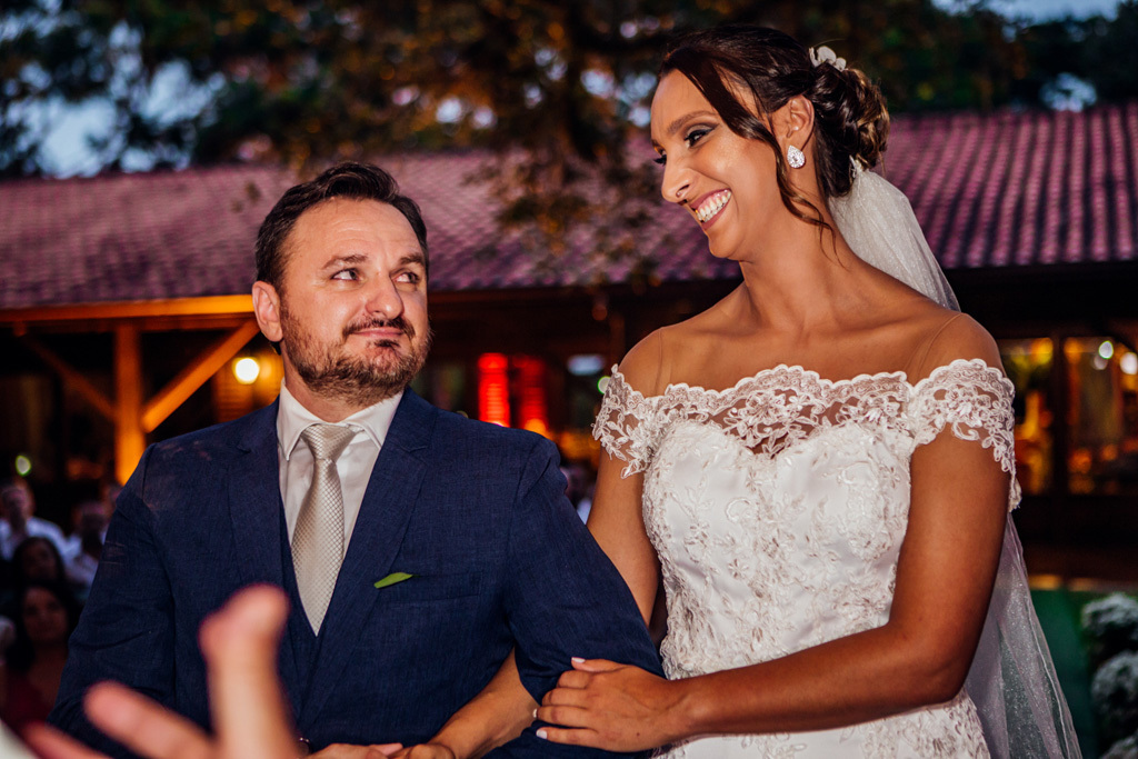 fotógrafo de casamento em cachoeirinha e porto alegre fotografia dos noivos trocando olhares