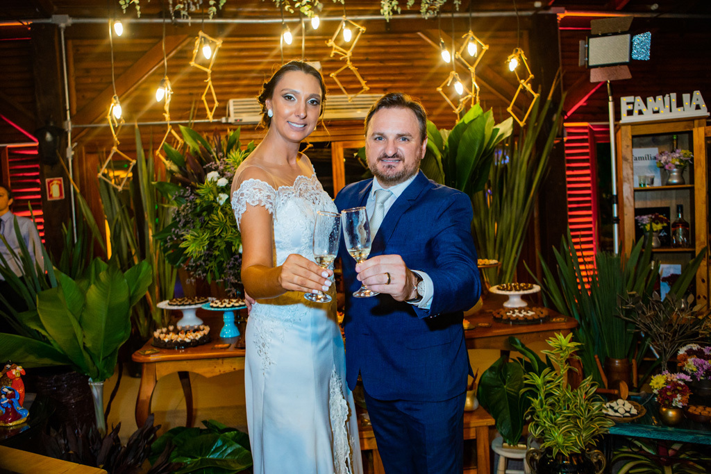 fotógrafo de casamento em cachoeirinha e porto alegre fotografia do brindo dos noivos