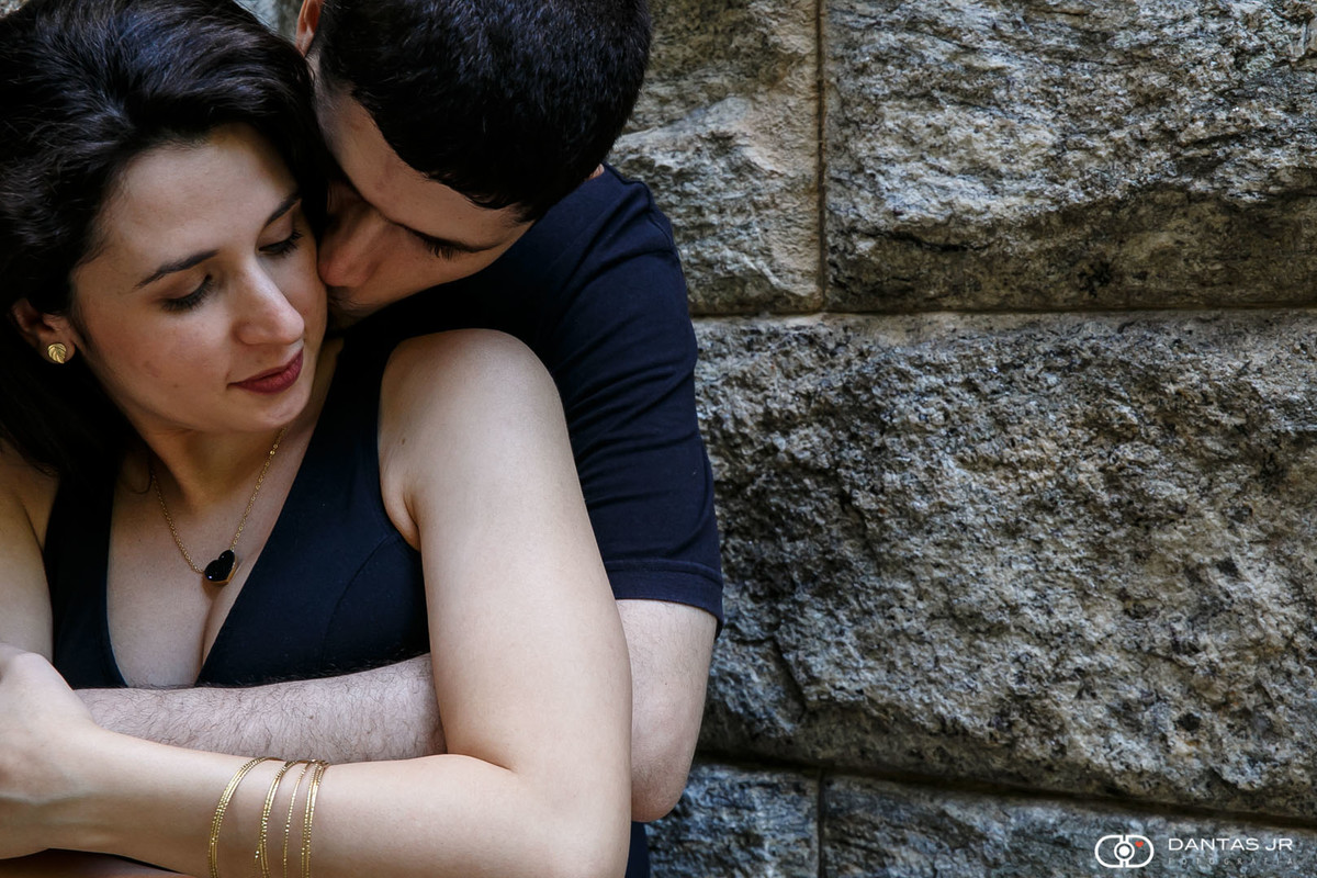 Casal fazendo chamengos e namorando por Dantas Jr. Fotografia