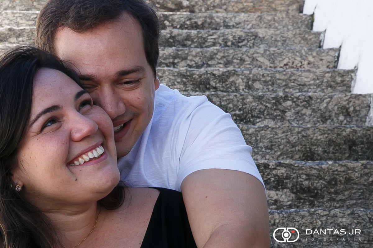 Casal namorando em ensaio pre wedding na fortaleza de santa cruz em niteroi RJ por Dantas Jr.