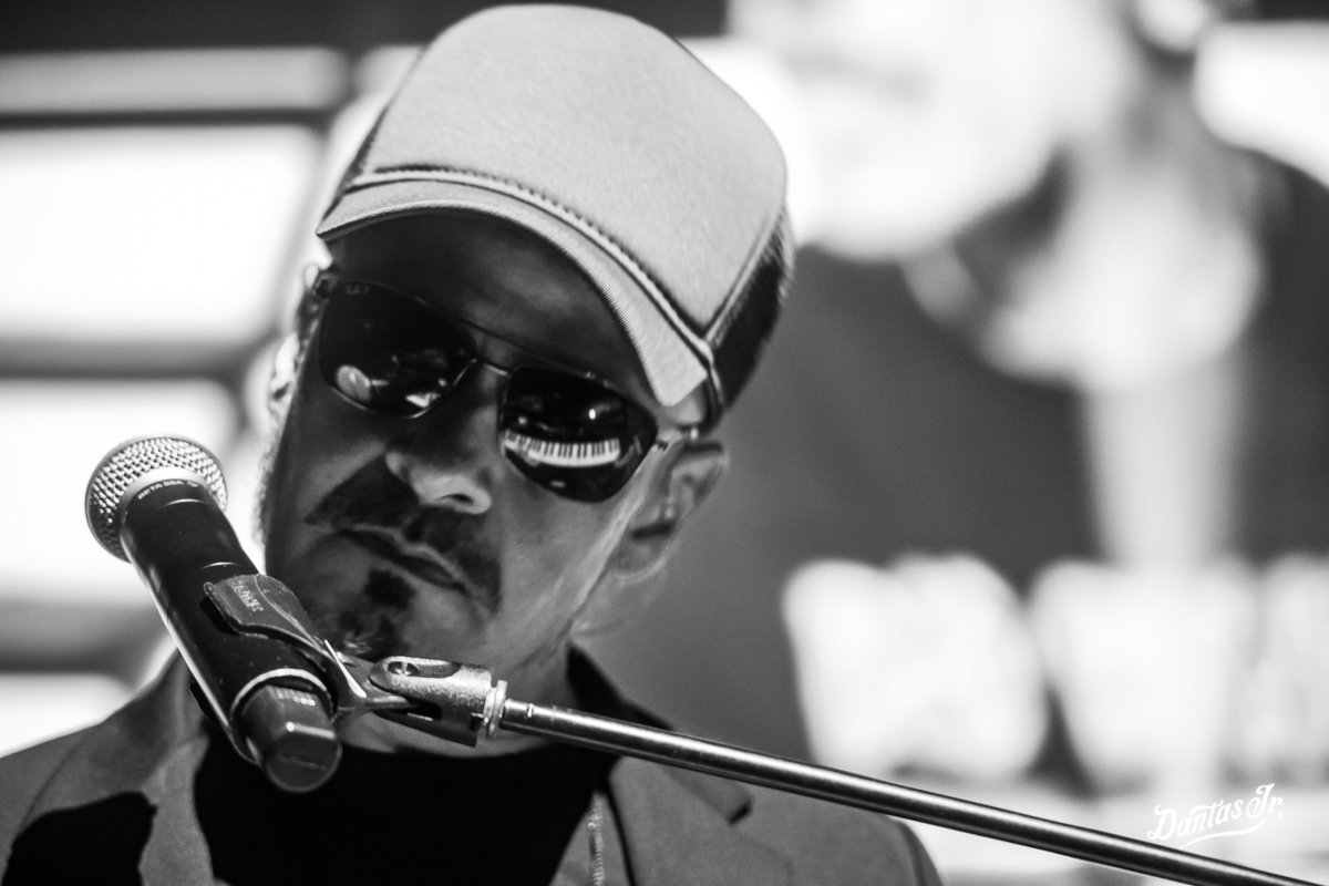 Sergio Brito com reflexo do teclado nos oculos escuros Show Titãs Encontro no Radio City Music Hall em NY por Dantas Jr. Fotografia