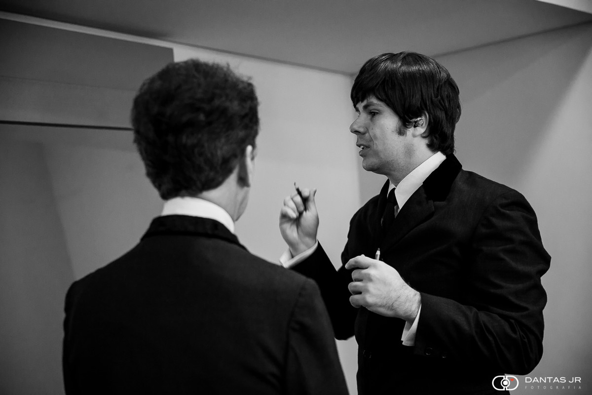 Ricardo Junior se preparando para encarnar Paul McCartney no Beatles Abbey Road no Teatro Bradesco por Dantas Jr. Fotografia