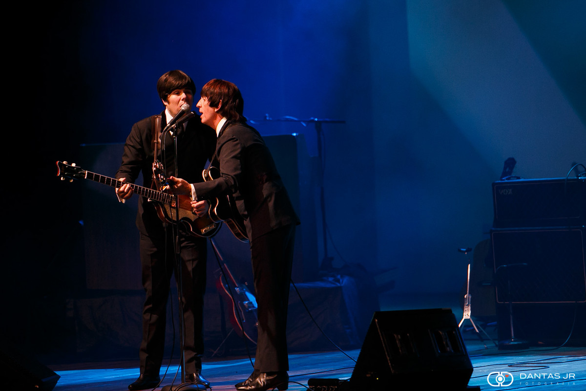 Paul McCartney e George Harrison no Beatles Abbey Road por Dantas Jr.