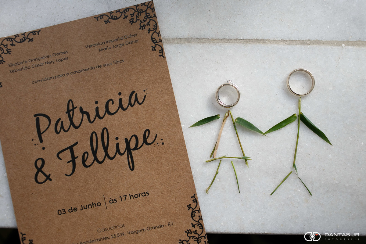Convite de casamento e alianças dos noivos em forma de bonecos por Dantas Jr.