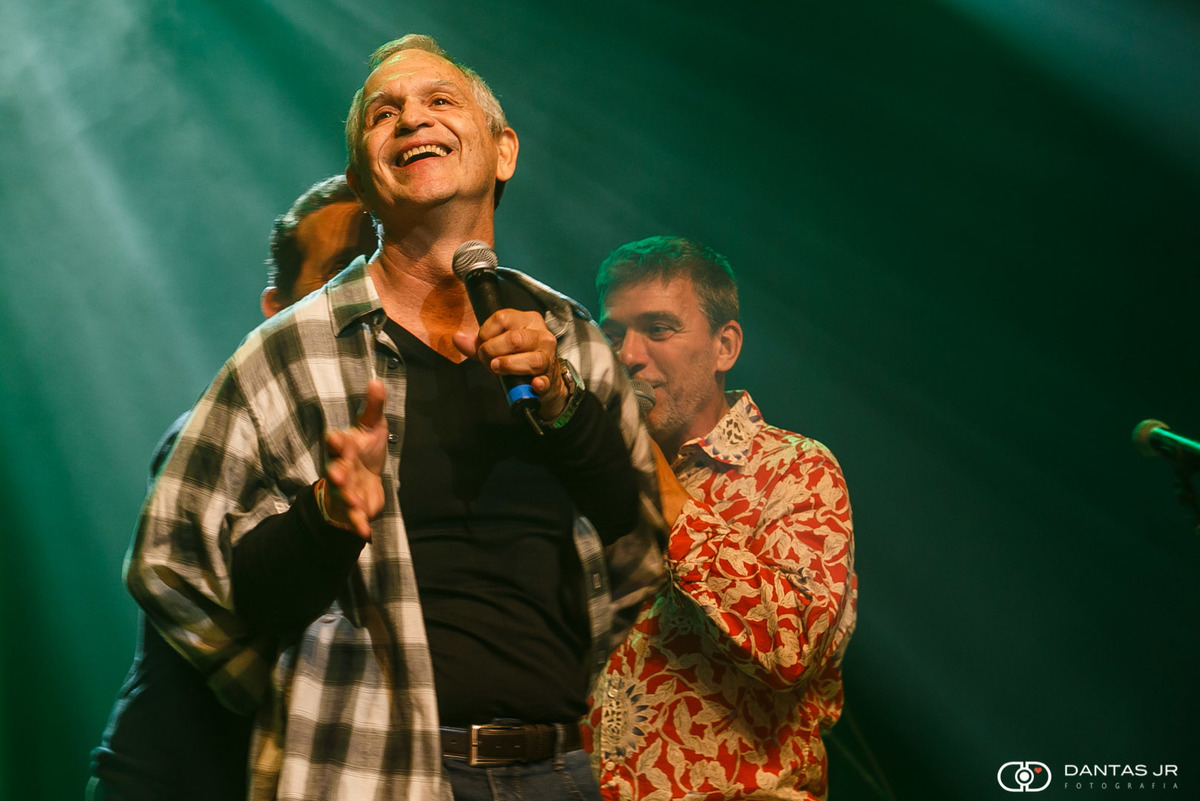 Avellar Love brincando no Palco do Teatro Bradesco RJ com Bob Gallo no show Leo Guanabara Jaime por Dantas Jr.