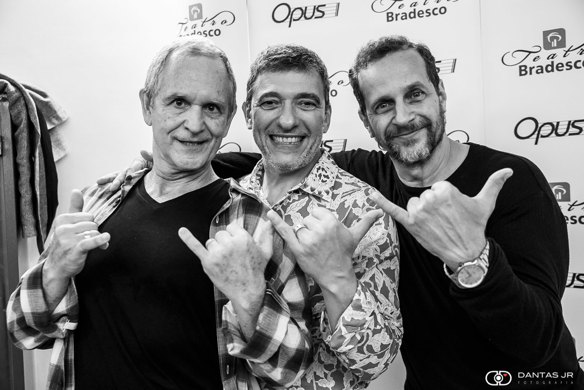 Os Miquinhos Amestrados Selvagem Big Abreu, Bob Gallo e Avellar Love no camarim do Teatro Bradesco RJ após show Leo Guanabara Jaime por Dantas Jr.