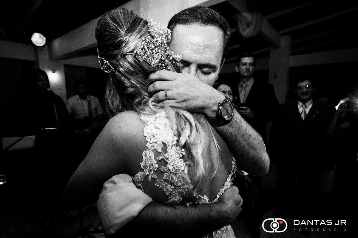 noivos apaixonados no My Garden