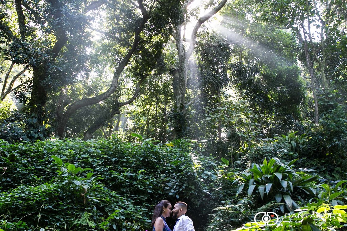 casal namorando no Parque Lage