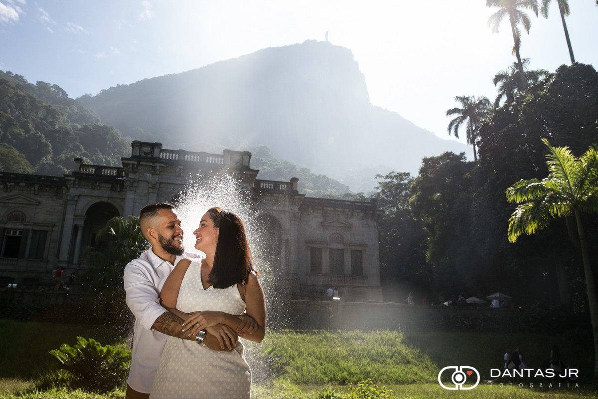 casal namorando no Parque Lage