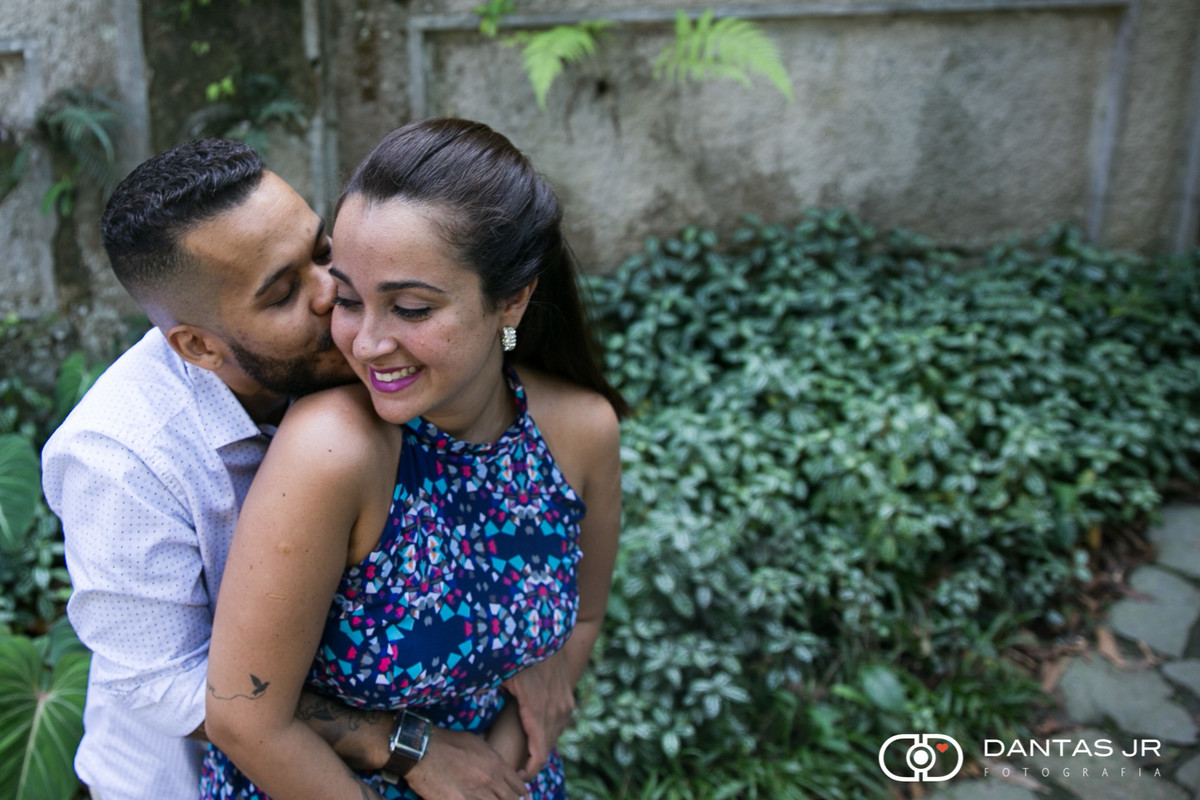 casal namorando no Parque Lage