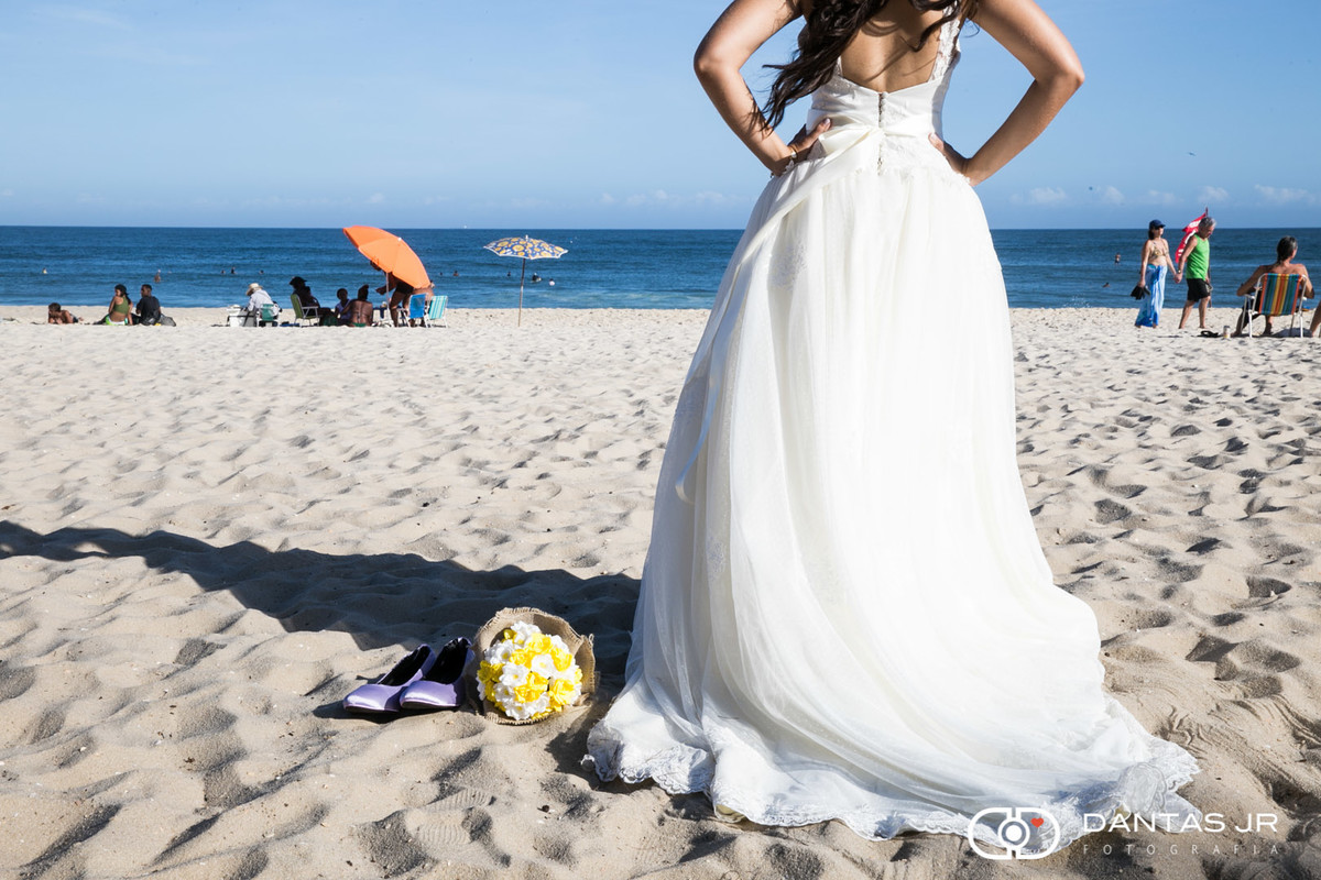 noiva na praia por Dantas Jr