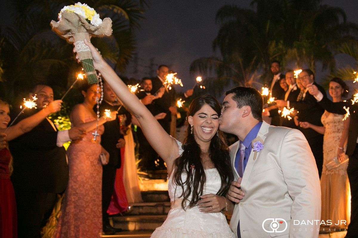 casal de noivos após casamento por Dantas Jr.