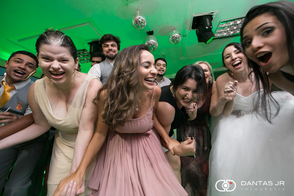 festa de casamento animada